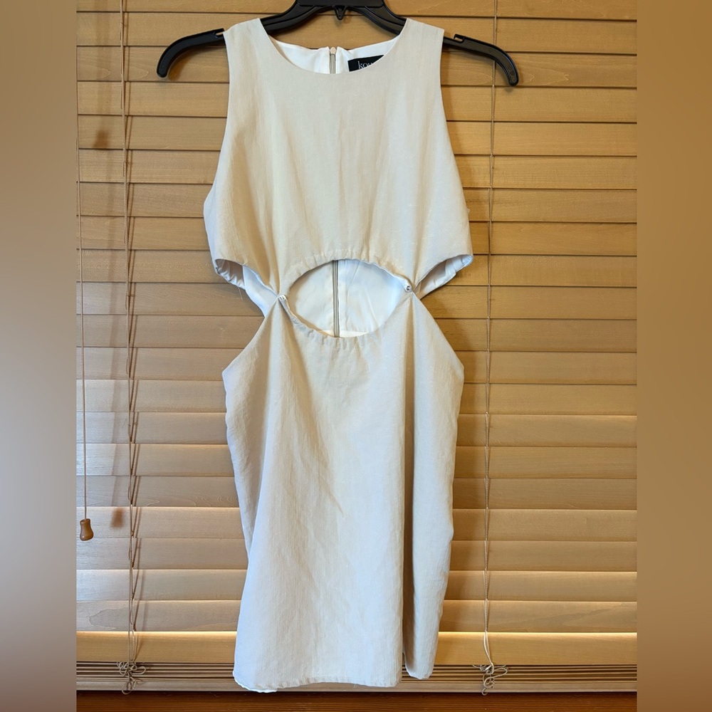 KOURT NWOT Tan Cut Out Cocktail Dress sleeveless lined. Size Medium